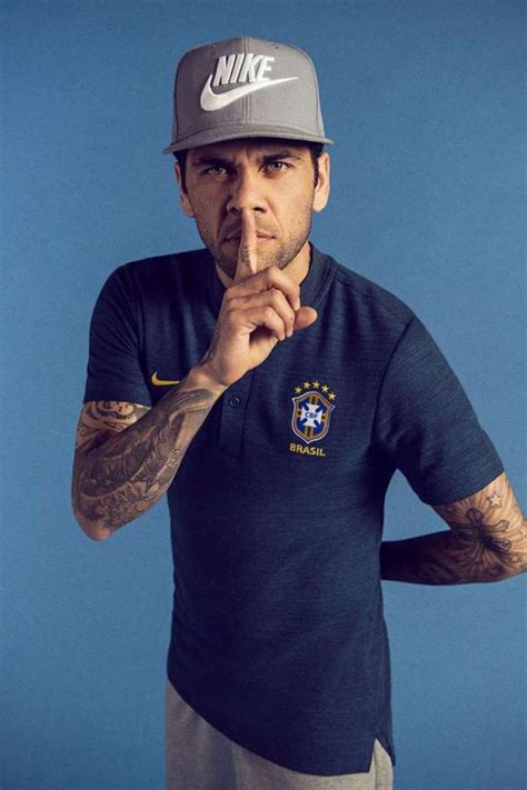 9,475 likes · 22 talking about this. CBF lança uniforme da seleção brasileira para a Copa do ...