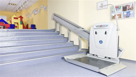 Great Inclined Wheelchair Platform Lift Fits Easily For Staircase At