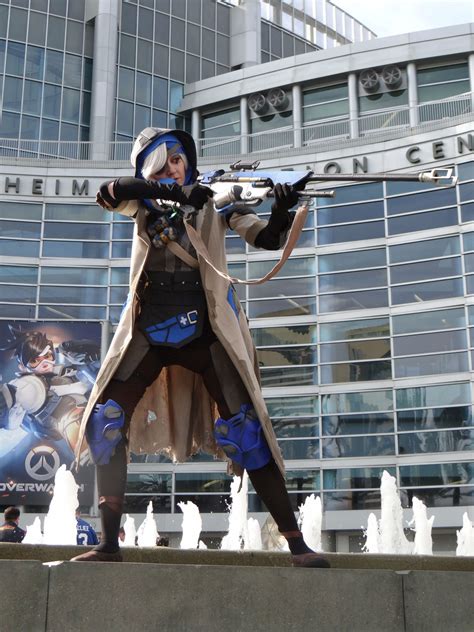 Epic Moira Cosplay wins over the Blizzcon 2017 crowd! | Ungeek