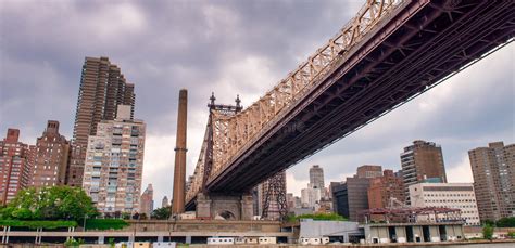 City Bridge And Skyline On A Sunny Summer Day New York Stock Image