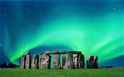 Aurora Over Stonehenge Northern Lights Stonehenge Day Trips From London