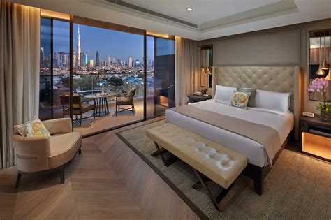 Club Deluxe Zimmer Mit Blick Auf Die Skyline Mandarin Oriental Hotels