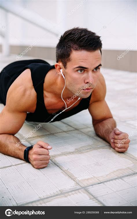 Sportsman Doing Push Ups On Elbows Outdoors — Stock Photo