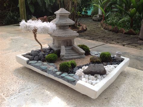 Today we're making this cute, miniature japanese inspired garden, with a working lantern and fountain. Breathtaking Awesome Mini Zen Garden Use the box cutter to ...
