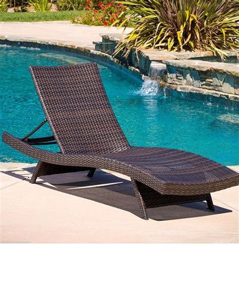 The pool chair lounger can hold up to 250 pounds with a strong mesh designed to last long. Plastic pool lounge chairs | Outdoor wicker chaise lounge ...