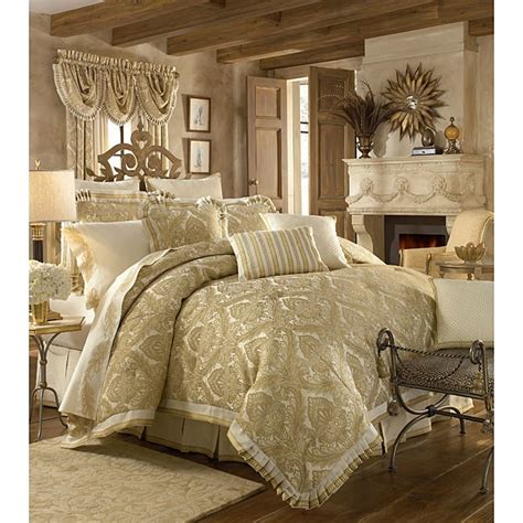 This is usually a case with handles which consists of a fitted sheet, a flat sheet, two pillowcases, pillow shams and a comforter. Croscill Bellisimo Luxury Comforter Set - Free Shipping ...