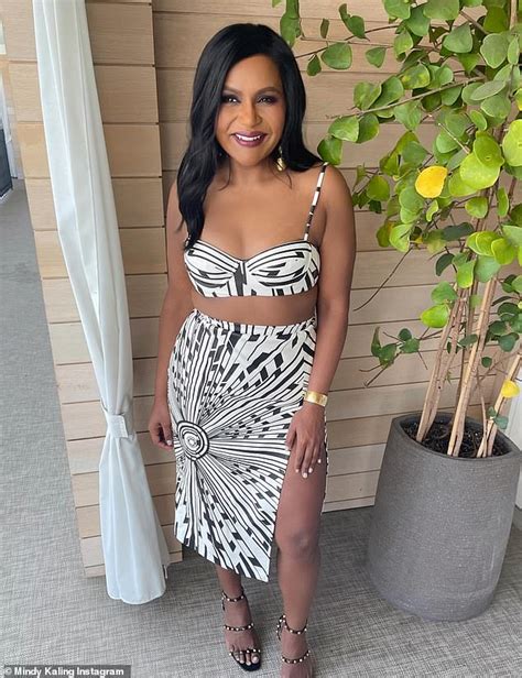 Mindy Kaling Flashes Her Trim Tummy In A Bra Top After Losing Weight Sound Health And Lasting