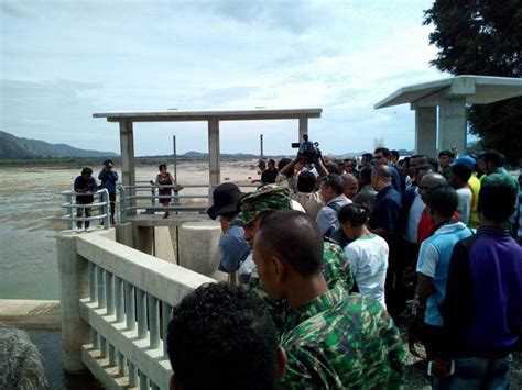 Four years of his life were spent at the jesuit seminary in dare, in the hills overlooking dili (now the capital of east timor). Udan-boot Estraga Irigasaun Kay Rala Xanana Gusmão Zumalai ...