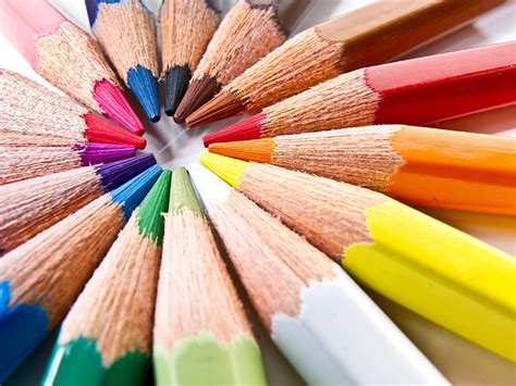 Colored Pencil Wikipedia Effy Moom Free Coloring Picture wallpaper give a chance to color on the wall without getting in trouble! Fill the walls of your home or office with stress-relieving [effymoom.blogspot.com]