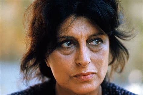 She won the academy award for best actress, along with four other international awards, . Anna Magnani a 60 anni dall'Oscar | RB Casting