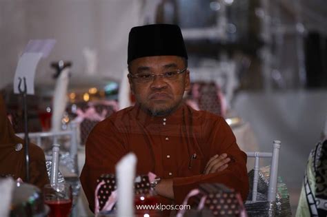 Jodoh beliau adalah seorang pengacara tv3; Gambar Majlis Resepsi Mohd Saiful Bukhari Azlan,28 dan Nik ...