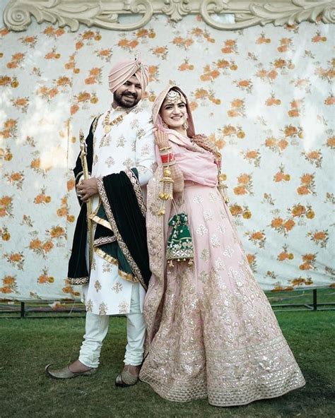 Tak heran, pakaian wanita bernuansa pink selalu menjadi favorit, termasuk pink dress . Pin by ManDy Ca on Punjabi couple | Punjabi couple, Light ...