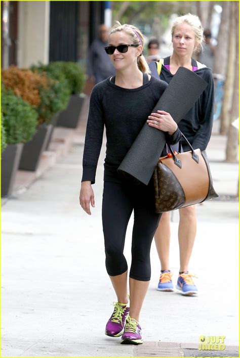Reese Witherspoon Unwinds At Nail Salon After Workout Photo 2922414 Reese Witherspoon