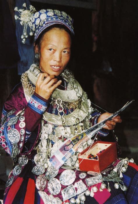 miao-women-tribal-fashion,-tribal-outfit,-hmong-fashion