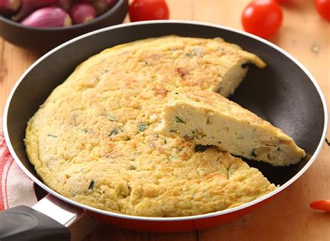 Goreng telur menjadi dadar tipis, gulirkan penggorengan ke kiri dan ke kanan agar telur tersebar merata dan membentuk satu lapisan tipis. Cara Memasak Telur Dadar Dgn Cetakan - Masukkan ayam dan ...