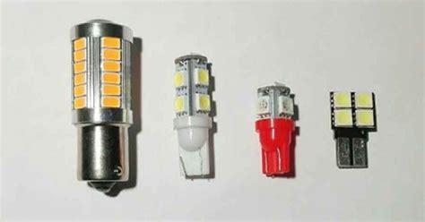 Lampu pijar yang warna sinarnya putih, bagian dalam bola lampu dilapis dengan silika oksida (si)2) atau seng. Jenis Lampu Mobil: Yuk! Ketahui Macam- Macamnya
