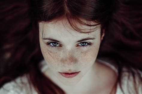 Face Women Blue Eyes Looking At Viewer Lying On Back Freckles Darkness Screenshot