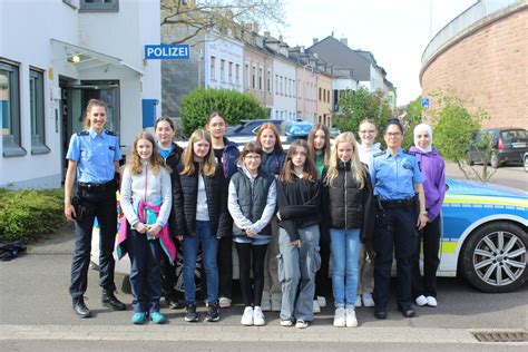 Pol Pdtr Girlsday Bei Der Polizeiinspektion Saarburg Und Der Polizeiwache Konz Presseportal