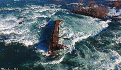 Haunting Pictures Show Some Of The Great Lakes Shipwrecks Great