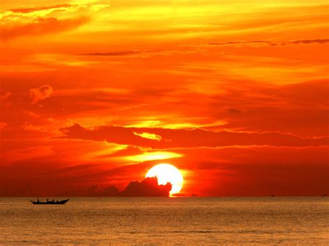 A Stunning Sunrise Over The East Sea In Lang Co Vietnam Stellar