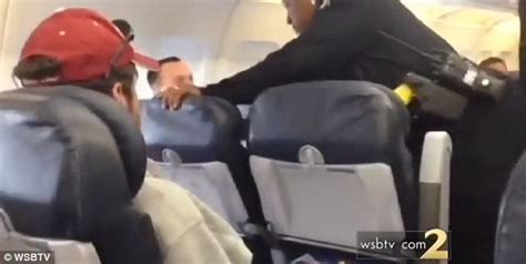 Spirit Airlines Passenger Forcibly Removed For Shouting Theres Bomb On This Plane Daily