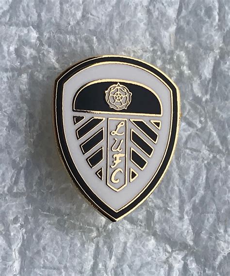 Leeds United ~ Black And White Crest Design The Brummie Badgeman