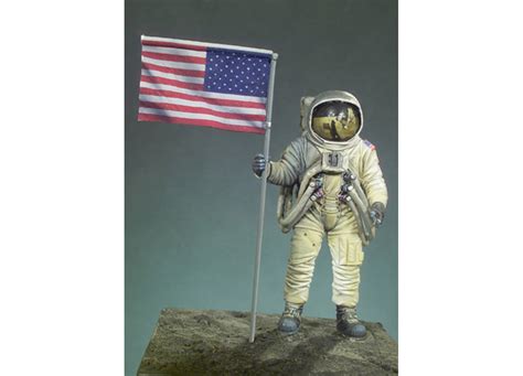 picture of first man on the moon labelkurt