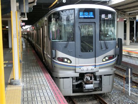 、英語： special rapid service ）是由 日本國有鐵道 在 東海道本線 及 山陽本線 ，同時也包括 阪和線 內開始運行，在目前由 西日本旅客鐵道 （jr西日本）在京阪神都市圈及 東海旅客鐵道 （jr東海）在中京圈運行的一種 快速列車 ，屬於 普通列車 （ 日語 ： 普通列車 ） 。 【JR西日本】 一部の新快速に有料座席サービス 「Aシート」 を ...