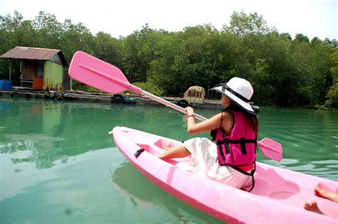 My own pink kaya gears from vest, kayak and paddle. Who'd ever think