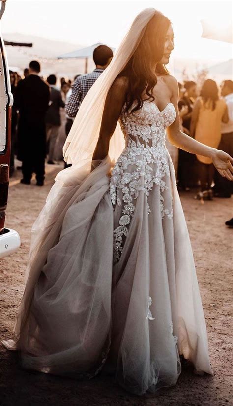 A Breathtaking Wedding Dress With Graceful Elegance Wedding Dress
