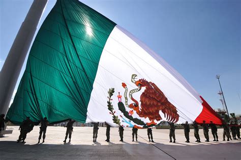 Pista escolar instrumental del himno nacional mexicano. Las dos estrofas que fueron eliminadas del Himno Nacional ...