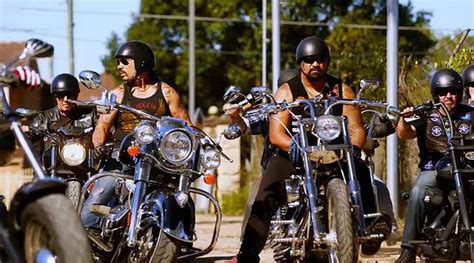 Prime members enjoy free delivery and exclusive access to music, movies, tv shows, original audio series, and kindle books. IMCDb.org: 1980 Harley-Davidson FLT in "Dumb Criminals ...