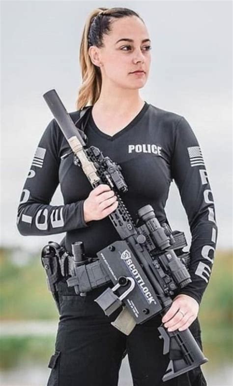 Pin By Chris Bradley On Girls And Guns Female Cop Girl Guns Female Police Officers