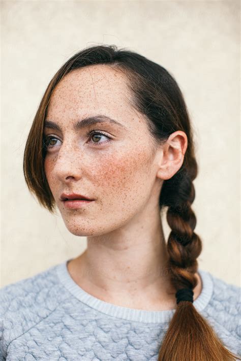 portrait-of-beautiful-freckled-woman-by-bonninstudio