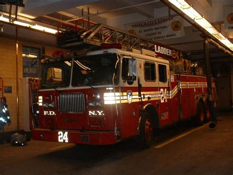 Fire Engines Photos Fdny Ladder Co 241999 Seagrave Aerial Ladder