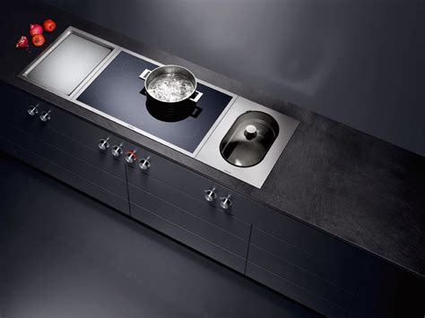 Starting guy pearce travis fimmel matilda lutz ned dennehy. GAGGENAU PRESENTS THE OVENS & VARIO COOKTOPS 400 SERIES ...