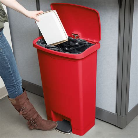 Rubbermaid 1883566 Slim Jim Resin Red Front Step On Trash Can 13 Gallon