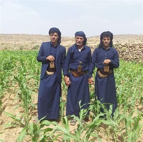 عاش طفولته وتلقّى تعليمة في القاهرة. ‫صفحة الشاعر عبدالله احمد البهشلي - Home | Facebook‬