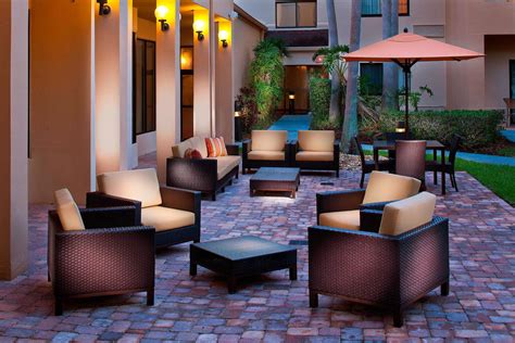 Courtyard By Marriott Melbourne West In Melbourne Fl Hotels And Motels
