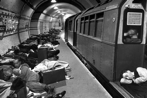 London Underground 1940 Vintage Everyday