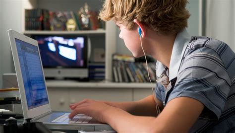 About 1 In 4 Young Teens Meet Screen Time Guidelines