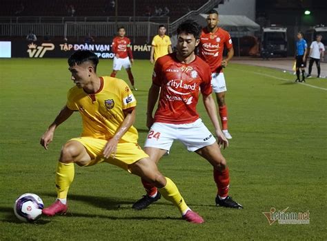 1 thất bại xứng đáng cho sự chủ quan khinh địch của lee nguyễn khi không biết đối thủ của mình là ai trước trận đấu quan trọng này! Kết quả TPHCM 2-0 Hà Tĩnh: 3 điểm ngày Lee Nguyễn ra mắt ...