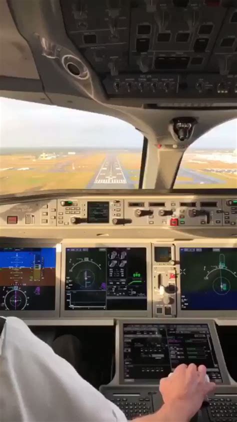 Airlinegeeks On Twitter Flight Deck View Of A Delta Airbus A220 On