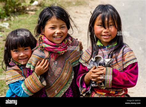 Children From The Flower Hmong Hill Tribe, Bac Ha, Lao Cai Province Stock Photo: 69036240 - Alamy