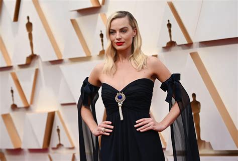 Dc Comics And Arrowverse The Stunning Margot Robbie At The Oscars 2020