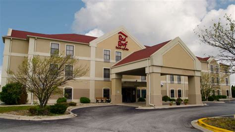 The person at who books your room will make you feel right at home and is ready to answer all your questions. Red Roof Inn & Suites - Monee | Enjoy Illinois