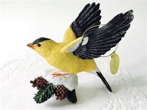 The Danbury Mint Songbird Christmas Ornaments Goldfinch B7