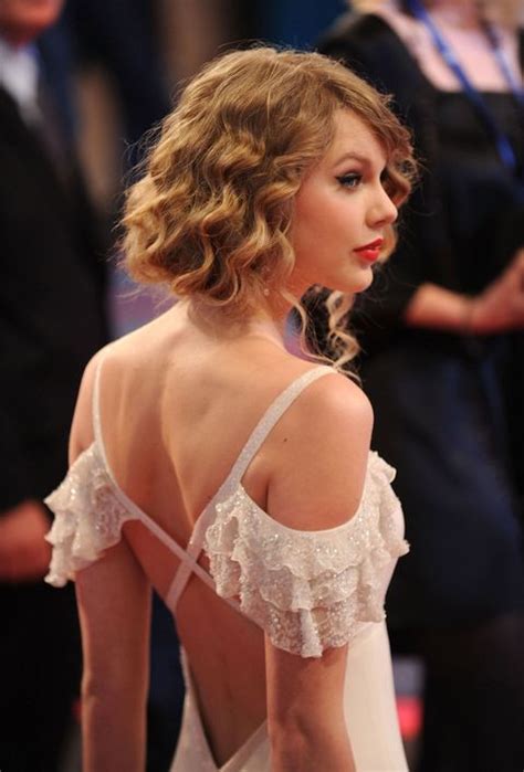 Taylor Swift In Silver Dress At The 2016 Met Gala