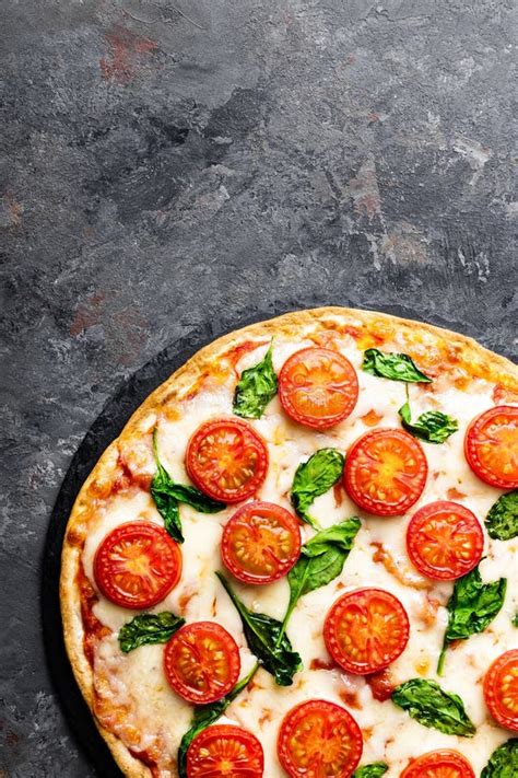 Pizza Margherita Con Il Formaggio Della Mozzarella Il Basilico E L