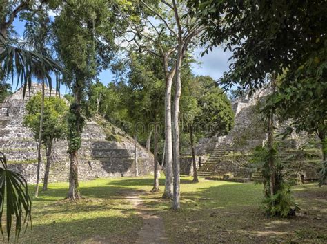 Parque Nacional De Yaxha Nakum Naranjo Monumento Arqueológico Maya
